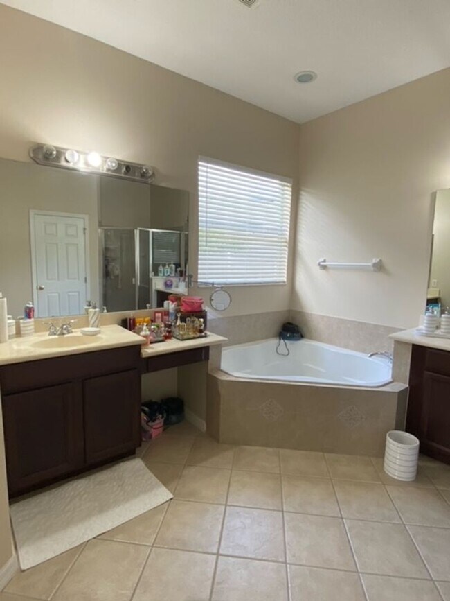 Building Photo - Beautiful 4 Bedroom 3 Bath Home in Ocoee