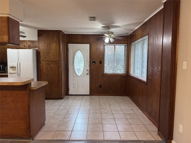 Building Photo - 1478 Apache Dr