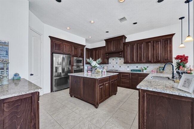 Building Photo - 27915 Genesis Manor Ln