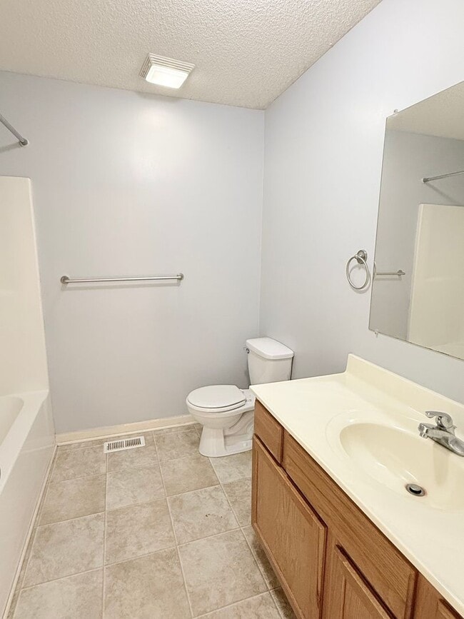 Building Photo - Great Townhome!