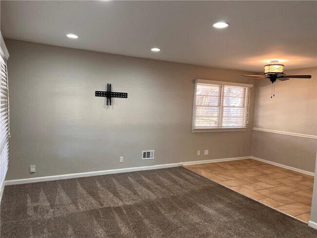 Building Photo - 2047 Panstone Ct SW