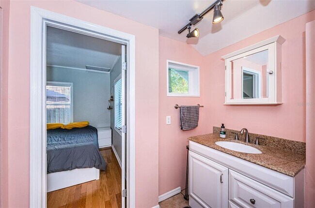 Building Photo - 1009 8th St N