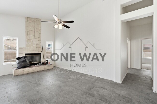 Building Photo - 4622 E Summerhaven Dr