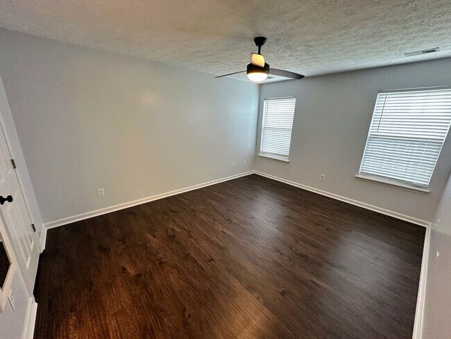 Building Photo - 3821 Landridge Dr