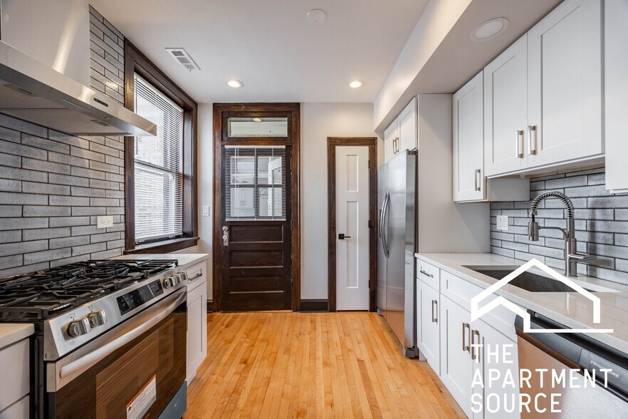 Building Photo - 6409 N Talman Ave