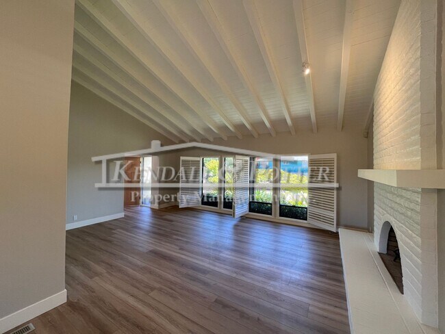 Building Photo - Beautifully Remodeled 4 Bed/2 Full Bath + ...