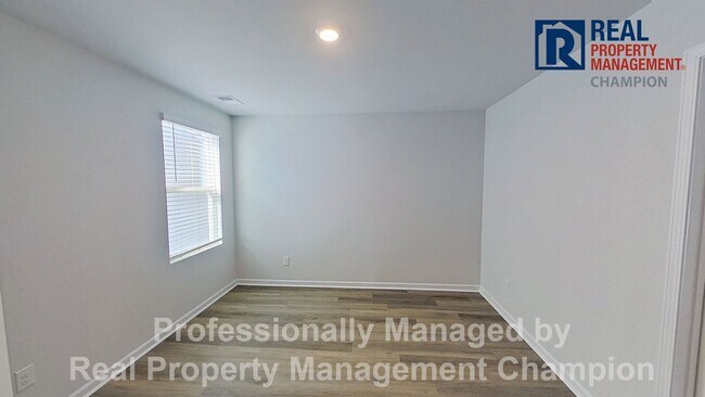 Building Photo - 1095 Hanson Dr