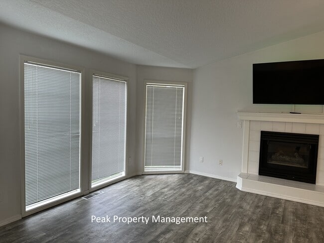 Building Photo - 3009 Ray Ave