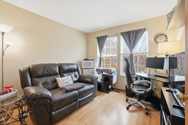 Building Photo - 315 Ogden Falls Blvd