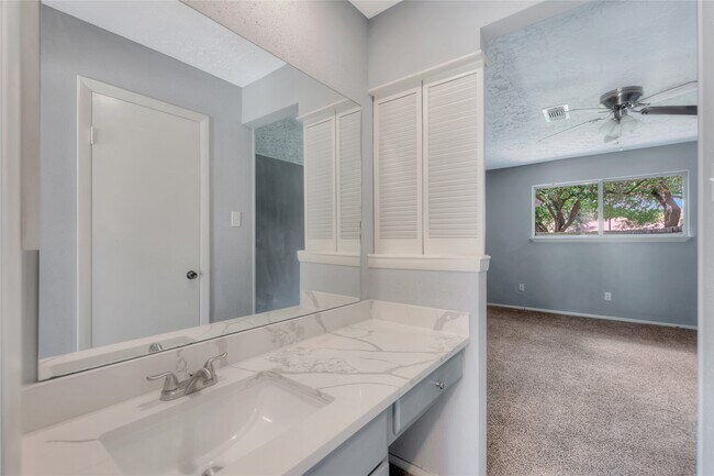 Building Photo - 619 Leicester Ln