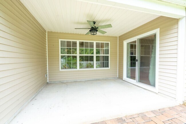 Building Photo - Serenity Meets Everyday Convenience!
