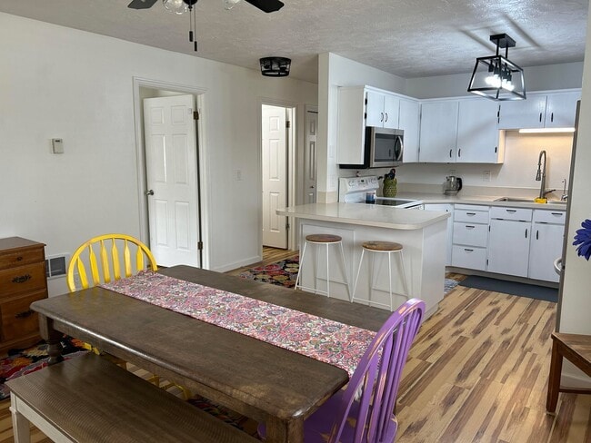 Building Photo - 1095 Canal Ave