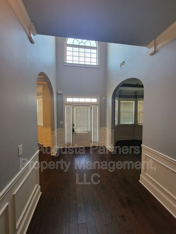 Building Photo - 325 Bellhaven Dr