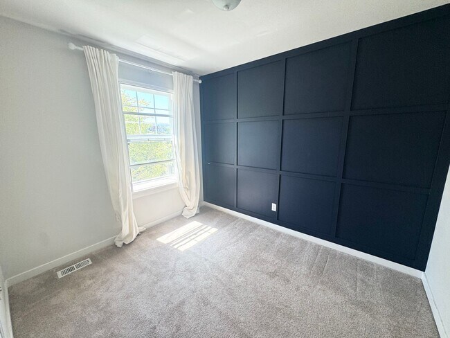 Building Photo - Spacious is Aqua Highlands one bedroom plu...