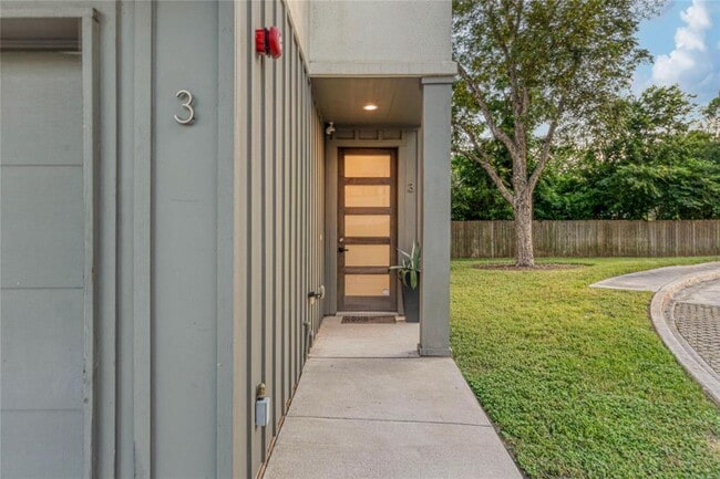 Building Photo - 6409 Berkman Dr