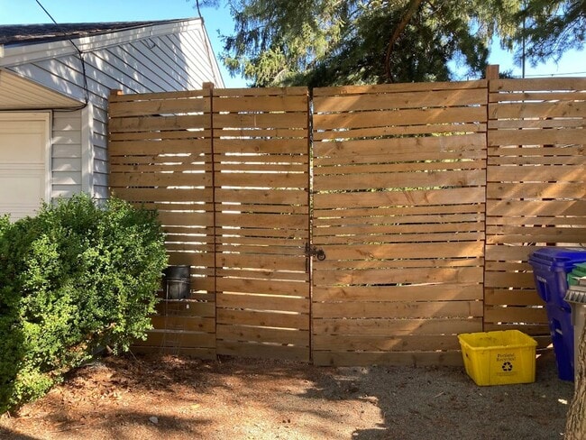 Building Photo - 224 NE 127th Ave