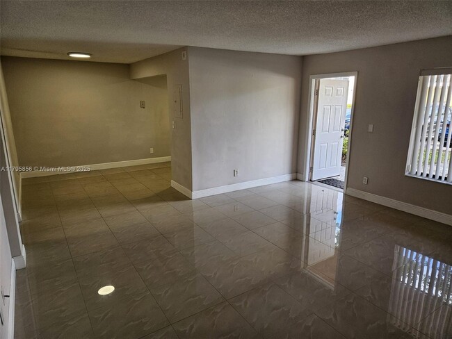 Building Photo - 6952 SW 39th St