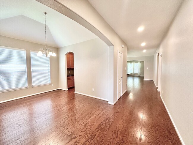Building Photo - 25323 Lisburn Dr