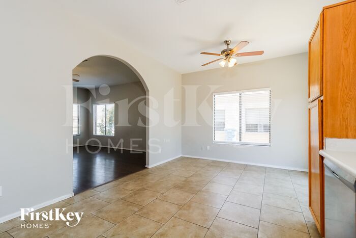 Building Photo - 8429 W Avalon Dr