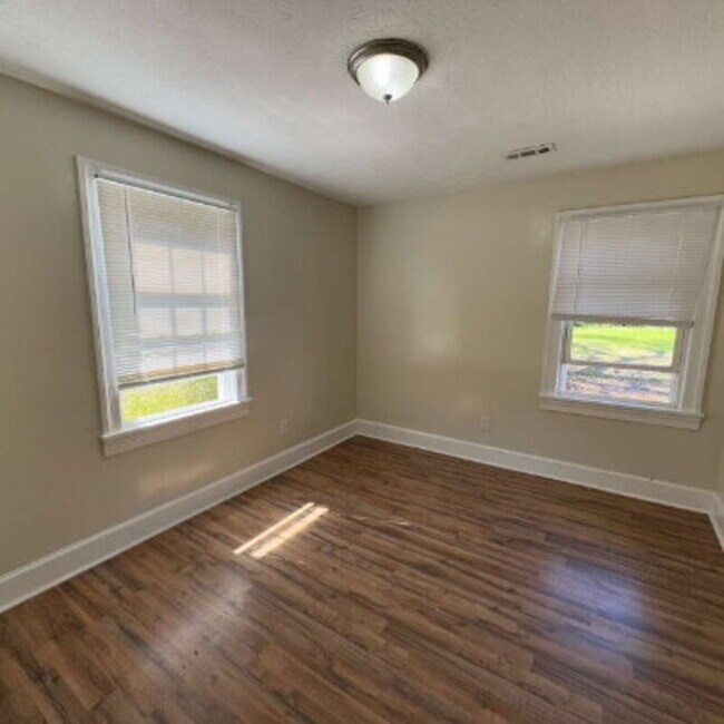 Building Photo - 809 Fletcher Ave