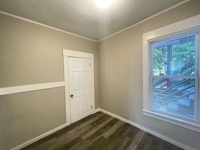 Building Photo - 325 Amherst St