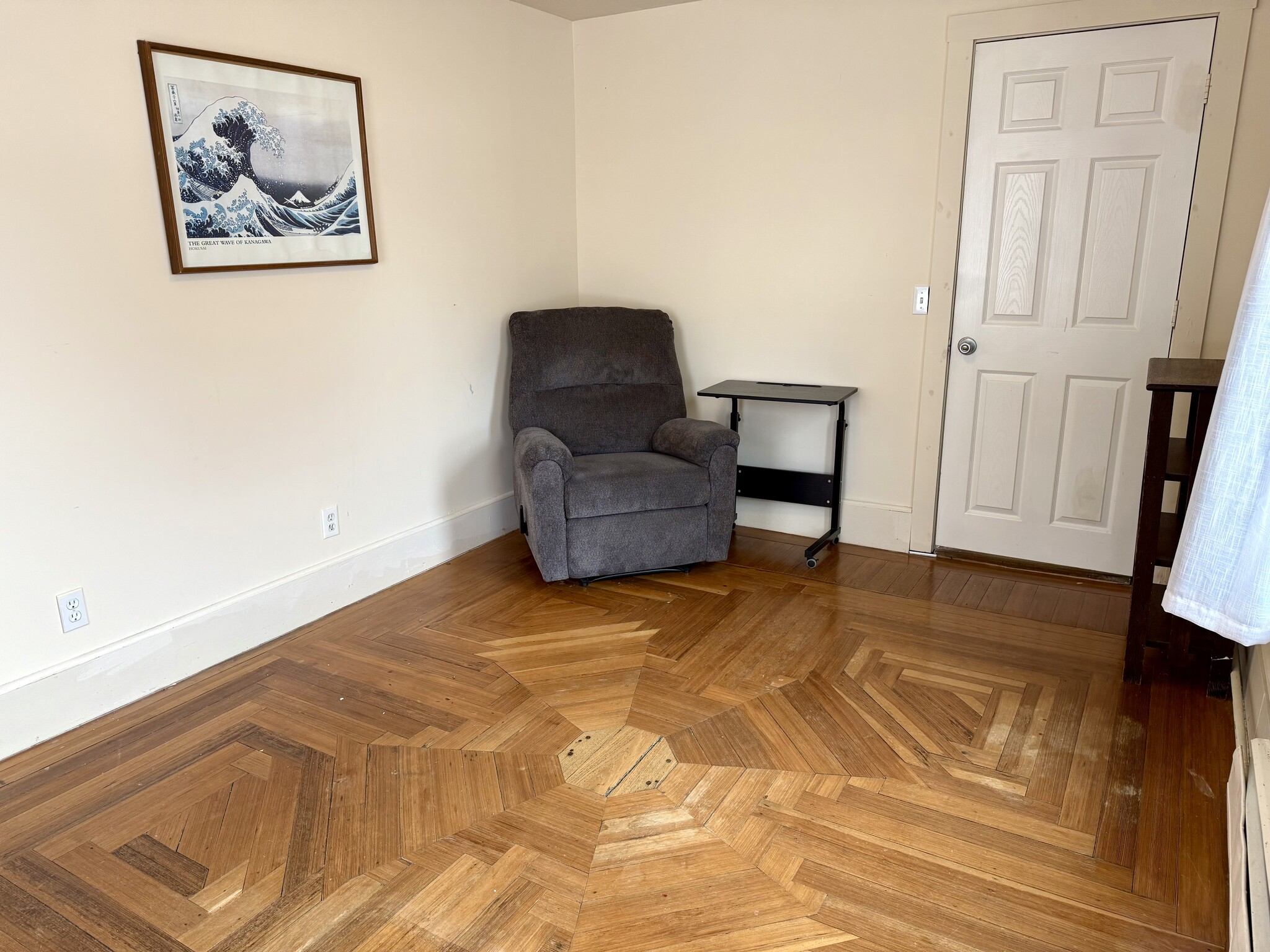 Building Photo - 396 Upper Main St