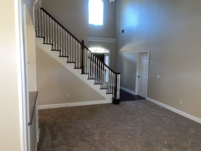 Building Photo - 186 Bristol Way