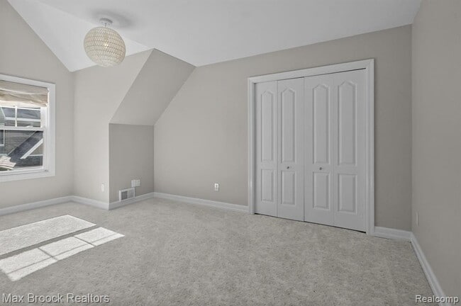 Building Photo - 2120 Buckingham Ave