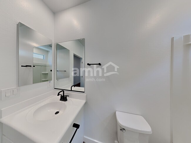 Building Photo - 4137 S 105th Dr