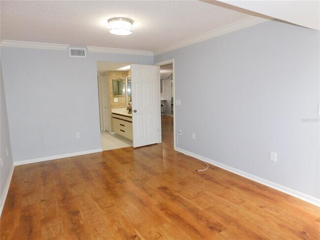 Building Photo - 1843 Golf View Dr