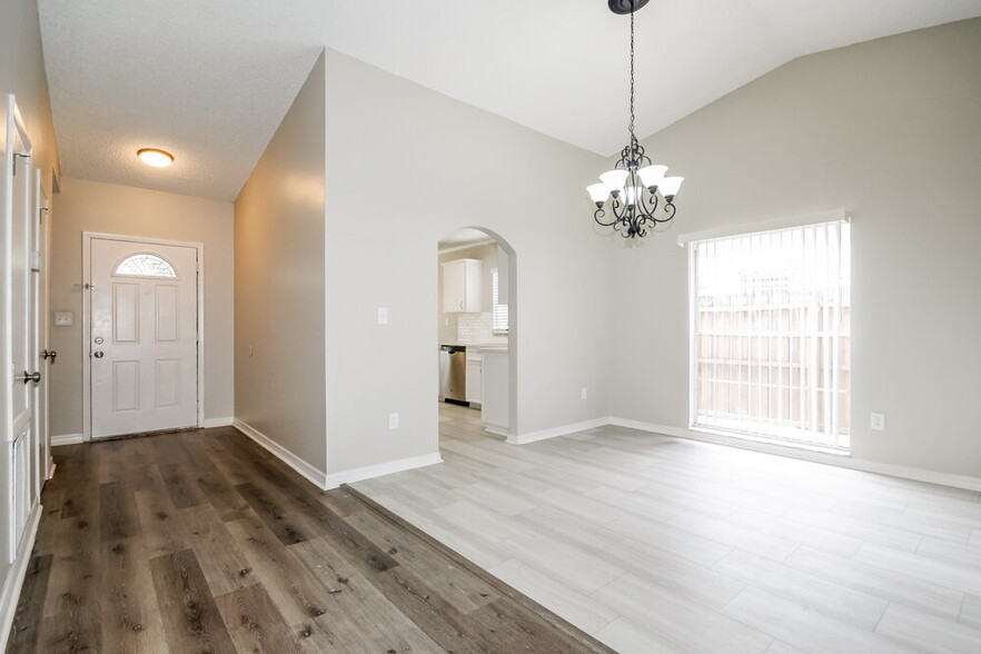 Building Photo - 1554 Thistledown Dr