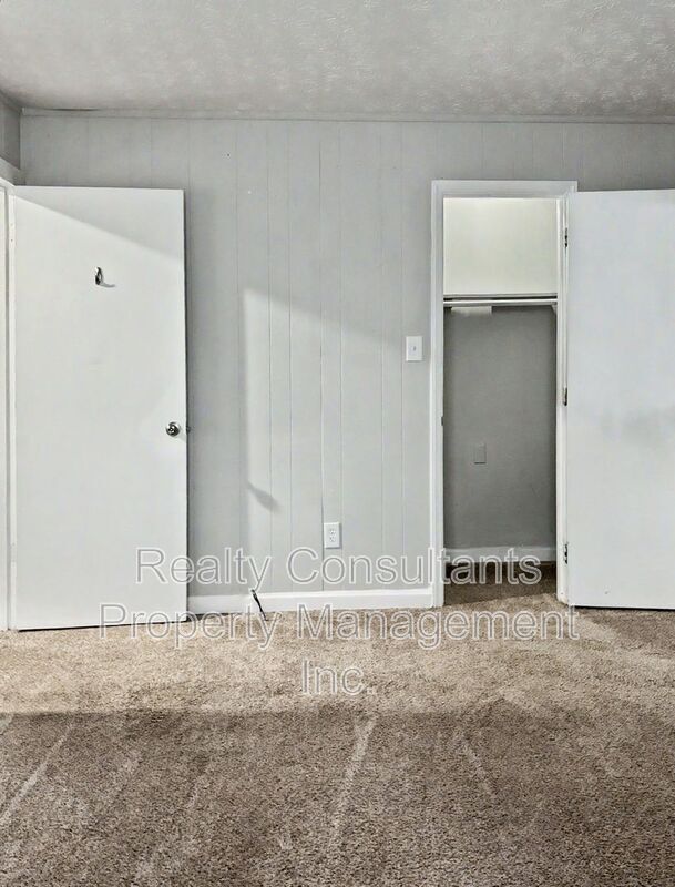 Building Photo - 200 Bull Run St