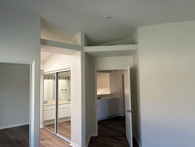 Building Photo - Newly Updated 4-bedroom, 3-bathroom home located in a great area of San Bernardino