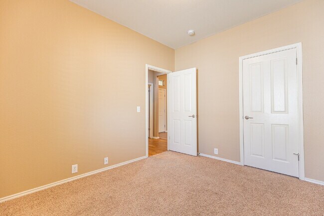 Building Photo - 648 Rooster Run