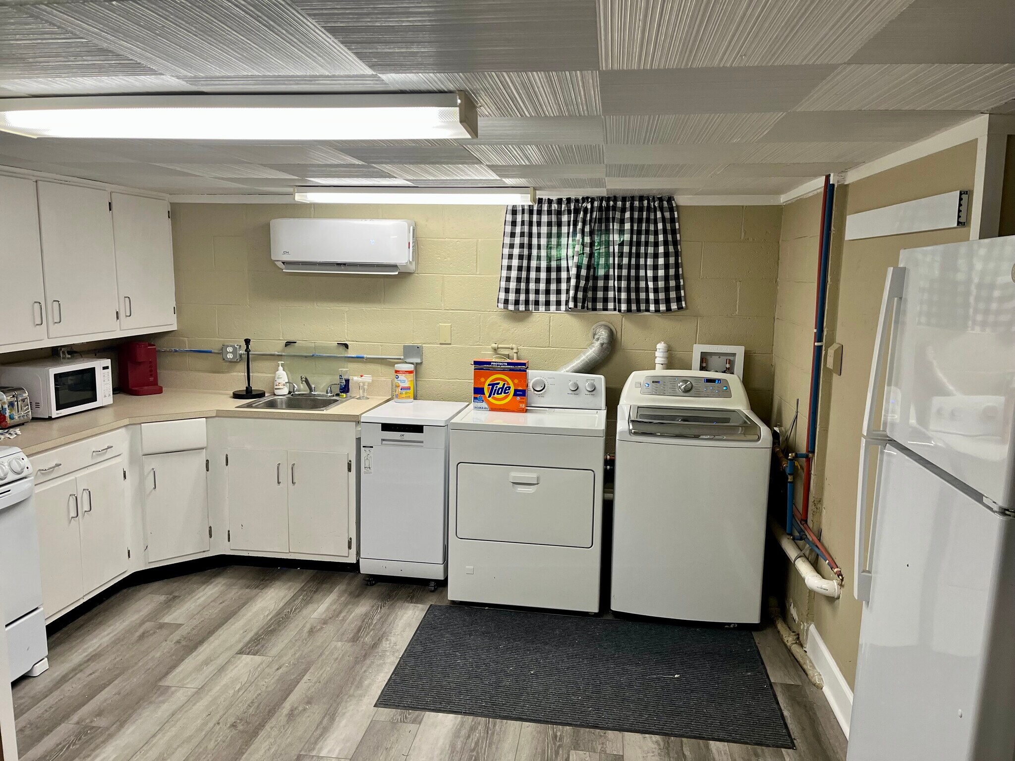 Building Photo - 3820 Oakland Ter