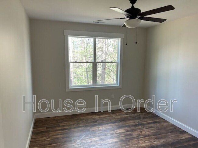 Building Photo - 203 Fletcher View Dr