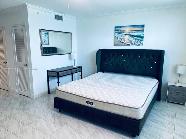 Building Photo - 2501 S Ocean Dr