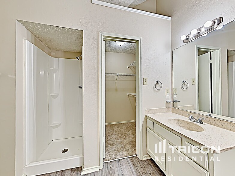 Building Photo - 1304 Farley Dr