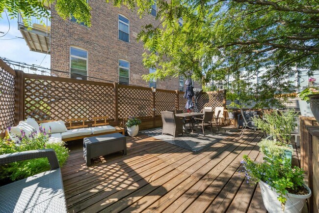 Building Photo - 1469 W Winona St