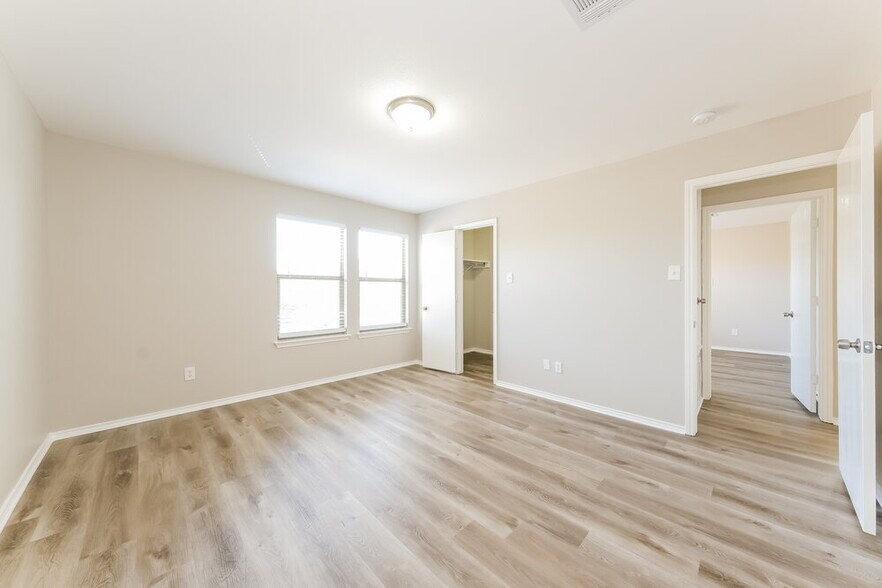 Building Photo - 5403 S Hearsey Dr
