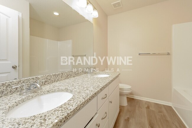 Building Photo - Apply Now! 4BED 3BATH