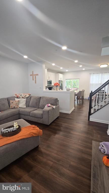 Building Photo - 10004 Tallahassee Pl