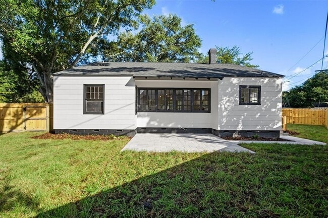 Building Photo - 1224 Greenwood Ave N