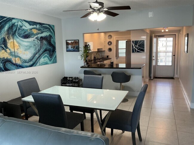 Building Photo - 400 Golden Isles Dr