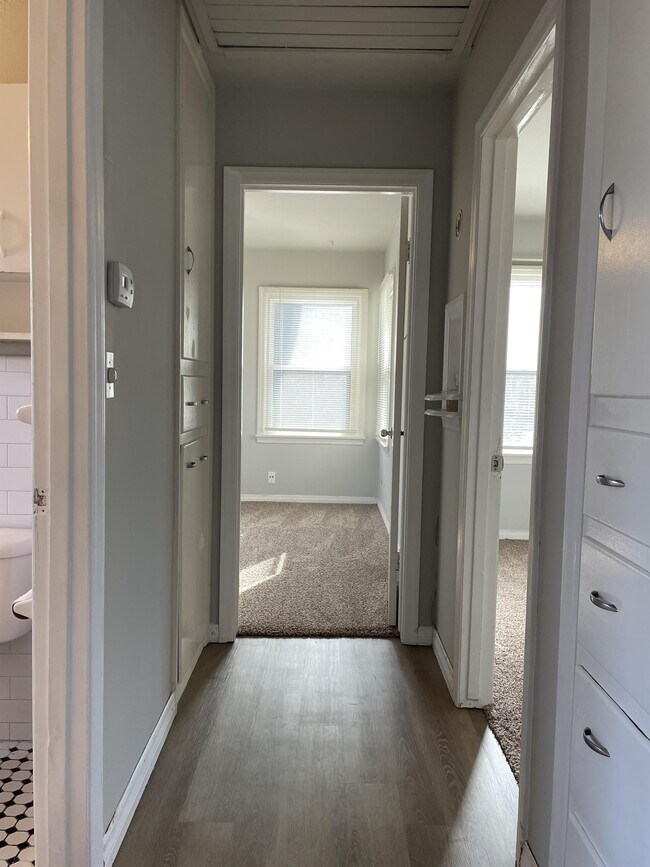 Building Photo - 616 Sherwood Dr