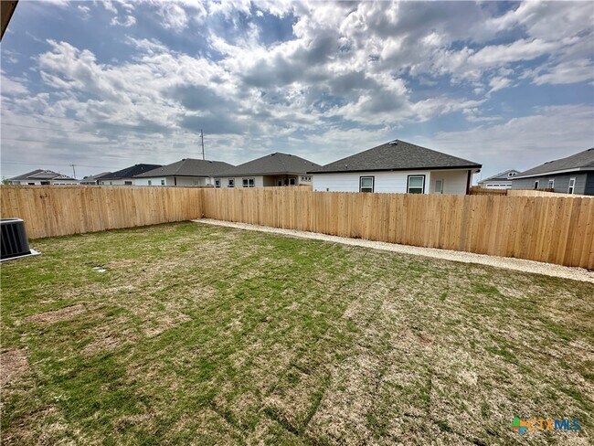 Building Photo - 1611 Sideoats Ln