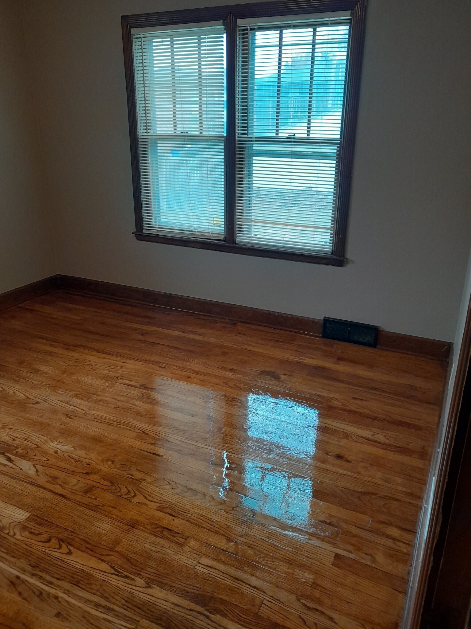 Building Photo - 934 Garfield St