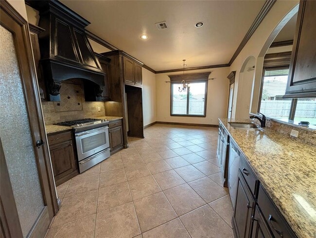 Building Photo - 6405 Bentwood Dr