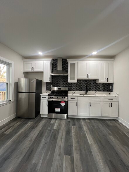 Primary Photo - 2926 W 25th St