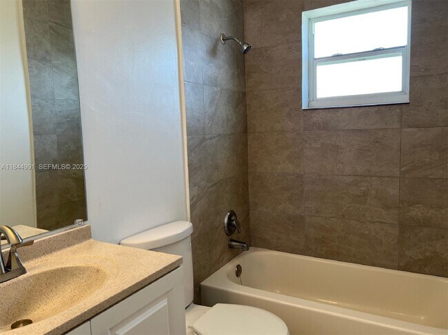 Building Photo - 270 NE 40th St